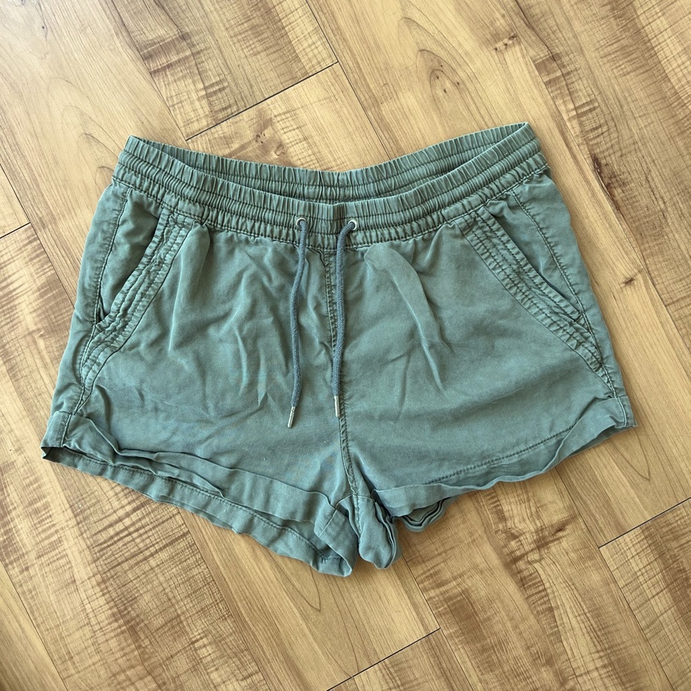 H&M shorts size 6 olive green